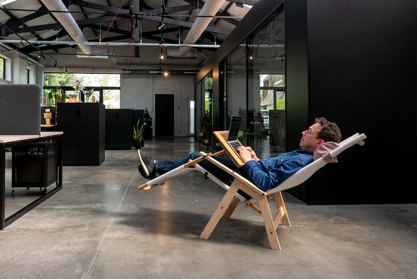 Person relaxing in Relesk